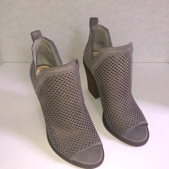 Vince Camuto Kensa Heeled Bootie - Storm Gray NEW - Picture 2 of 6